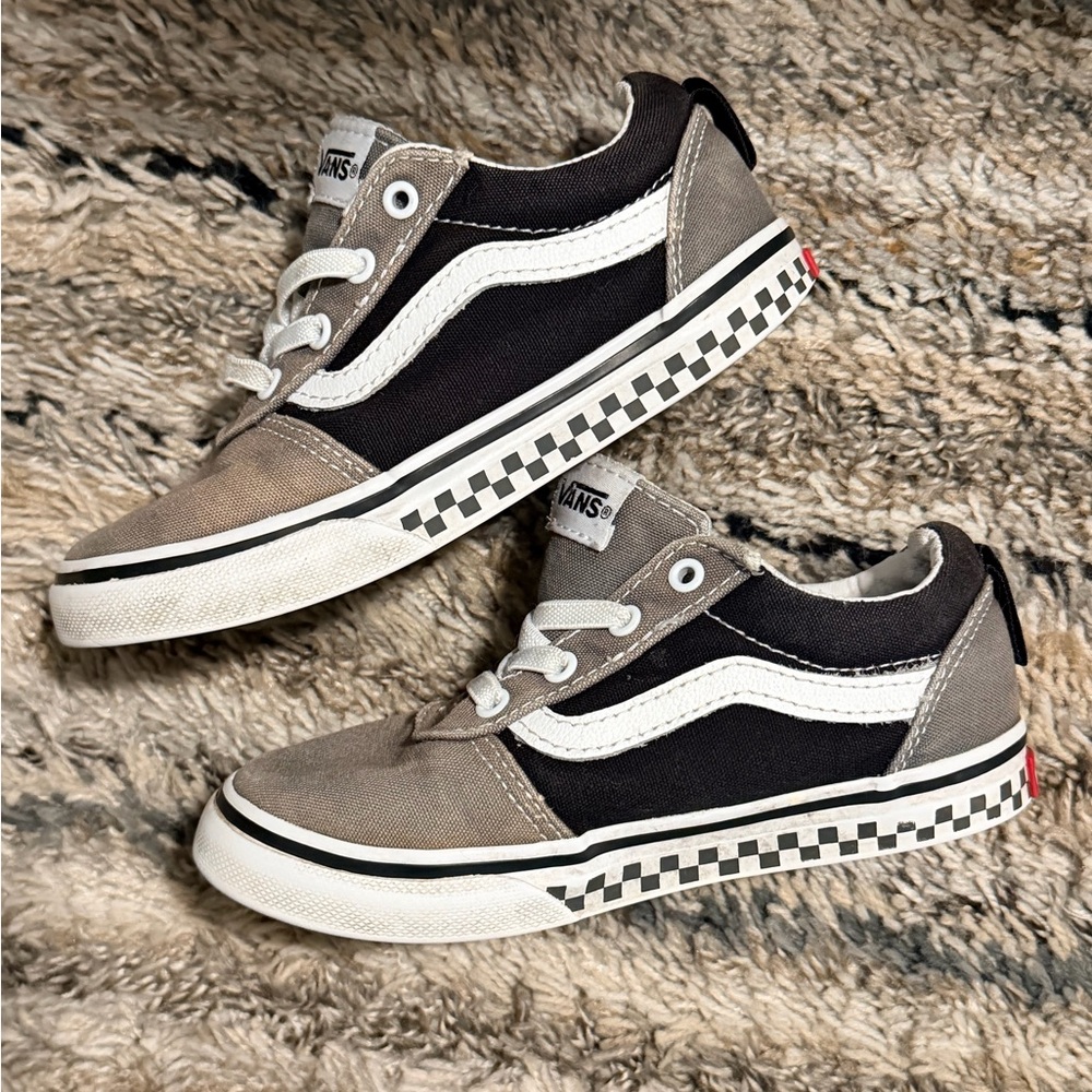 Vans Kids Old Skool Black and Gray Checkerboard Sneakers 10